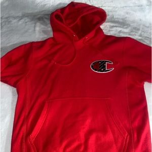 Men’s red champion shirt